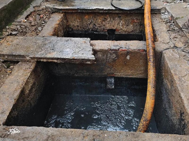 梅山清理化粪池